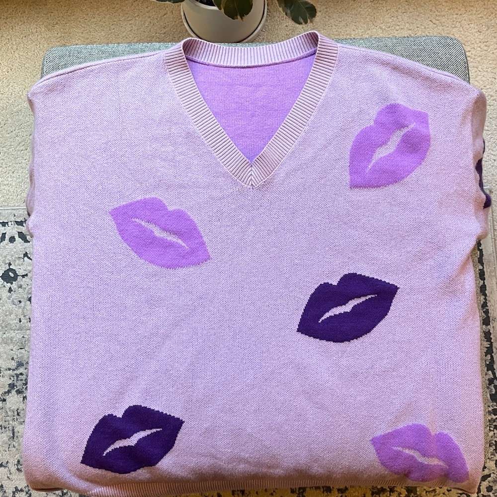 Oversized Supersoft Essentials Lip Print Split Side Pullover Sweater , Size: 2X - Picture 13 of 17
